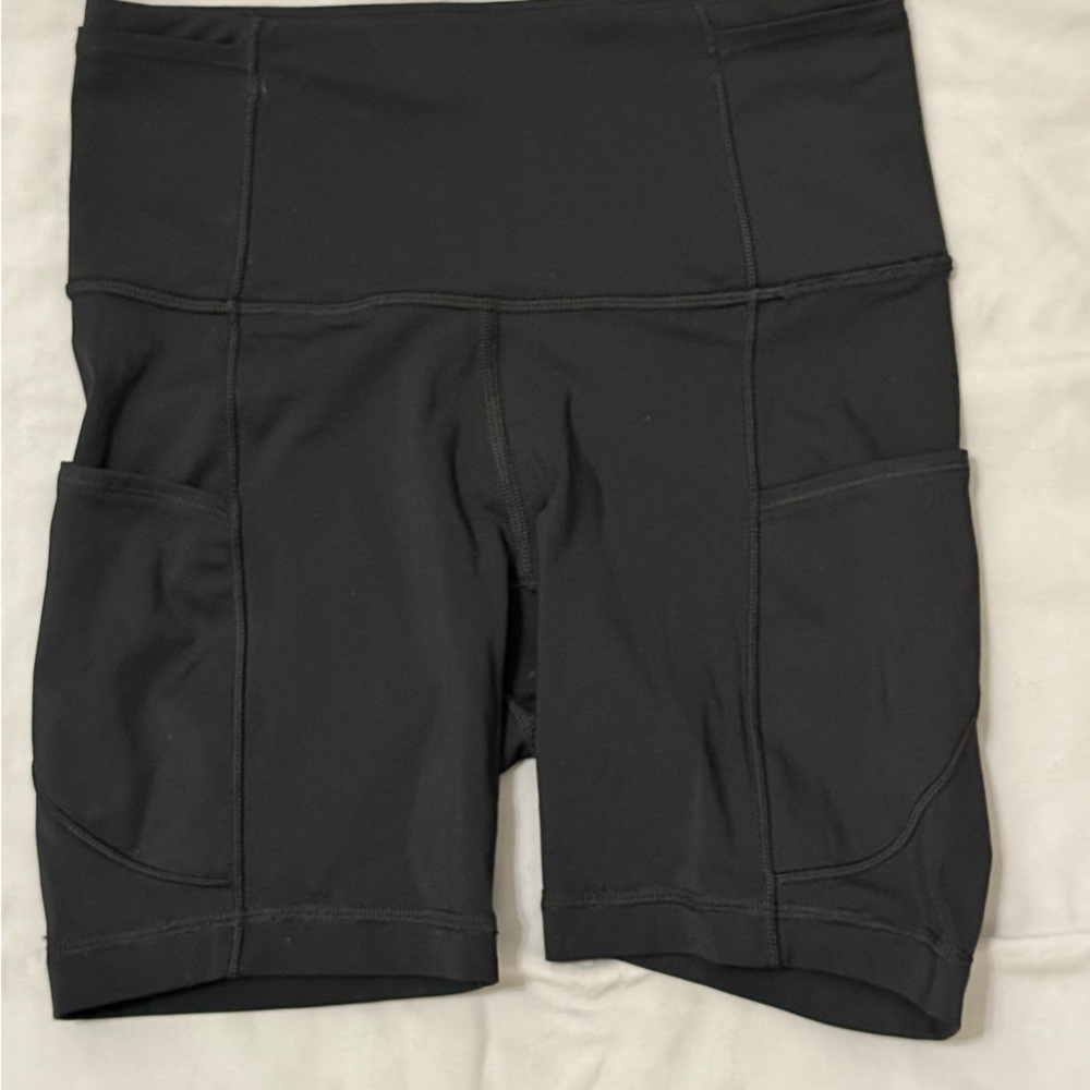Lululemon wunder train biker shorts, 6 inch, with pockets.